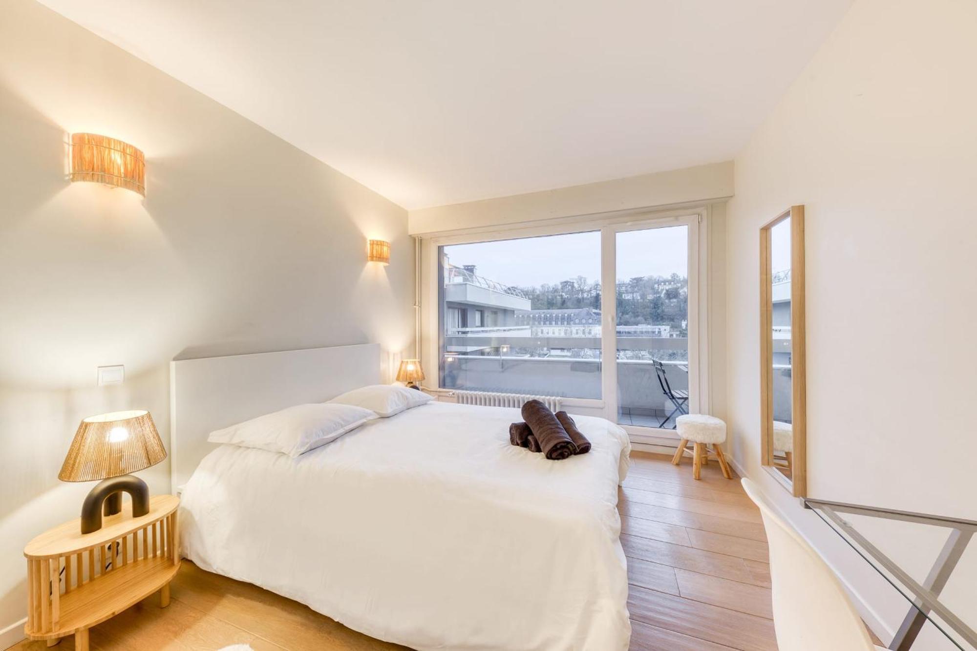 Grand Appartement Spacieux - Proche Paris 塞夫尔 外观 照片